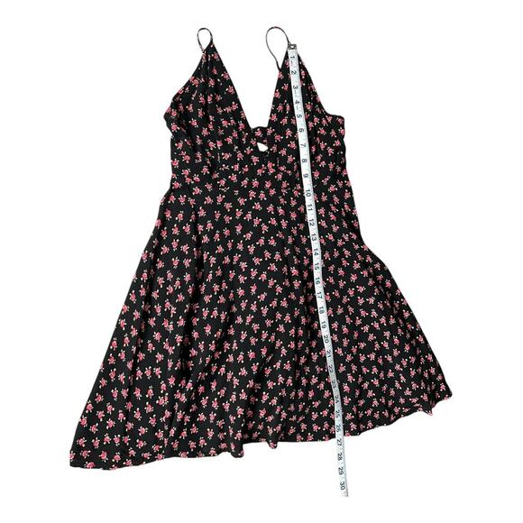 Forever 21 Size Small Short Dress Black & Pink Floral Deep V-Neck Crossed Strap - Picture 7 of 10